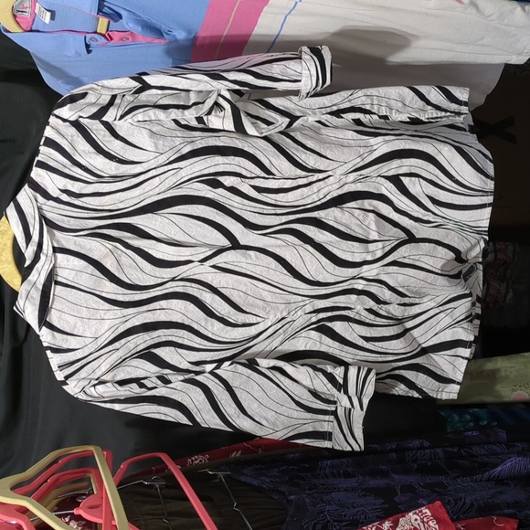 Alia black and white top size 12 (InvW022) - Picture 2 of 5